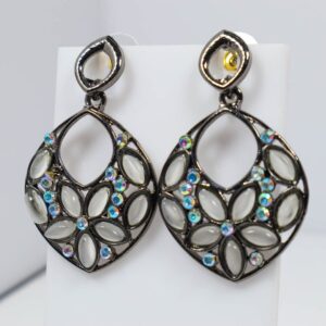 women's chandelier earrings