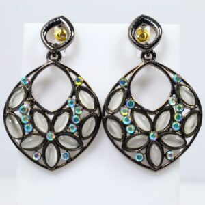 women's chandelier earrings